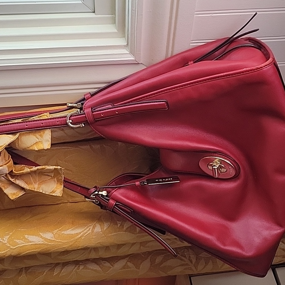 Coach Vibrant Red Leather Hobo Bag with Glossy Finish and Gold Hardwear - Picture 10 of 14